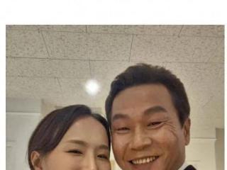 韩人气男星55岁喜结良缘，与小18岁新娘走入婚姻殿堂