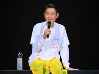 63岁刘德华回应“70岁还会在舞台上唱歌吗”：必须要可以