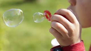 “带孩子和送外卖一样很辛苦” 外卖小哥朱明李当爸爸了 孩子名字里有个杭州的“杭”