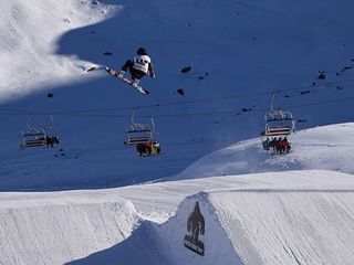 国际雪联自由式滑雪空中技巧水池大奖赛（中国站）在秦皇岛开赛